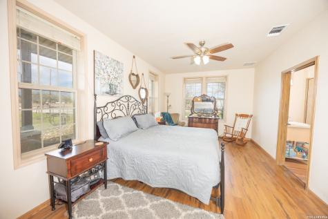 15980 County Road 582 Lacoste TX 78039