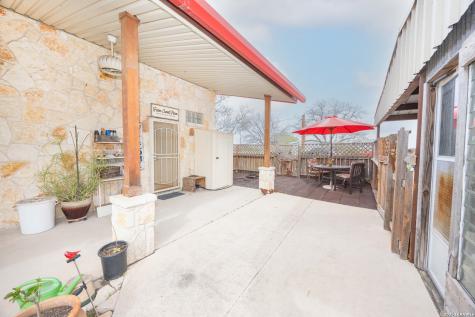 15980 County Road 582 Lacoste TX 78039