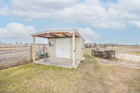 15980 County Road 582 Lacoste TX 78039