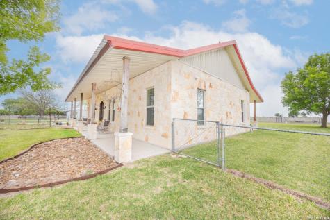15980 County Road 582 Lacoste TX 78039