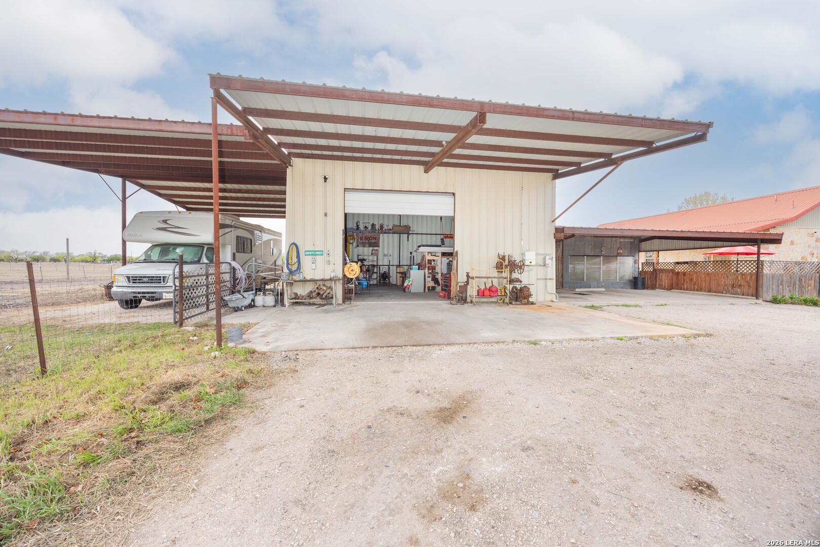 15980 County Road 582 Lacoste TX 78039