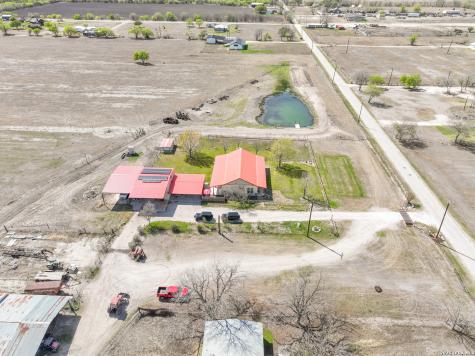 15980 County Road 582 Lacoste TX 78039