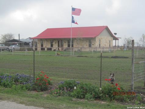 15980 County Road 582 Lacoste TX 78039