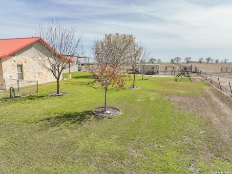 15980 County Road 582 Lacoste TX 78039