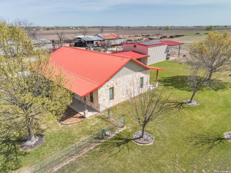 15980 County Road 582 Lacoste TX 78039