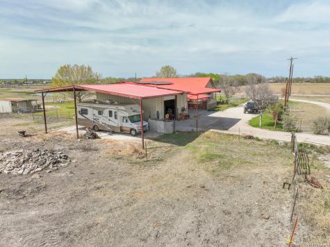 15980 County Road 582 Lacoste TX 78039