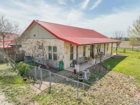 15980 County Road 582 Lacoste TX 78039