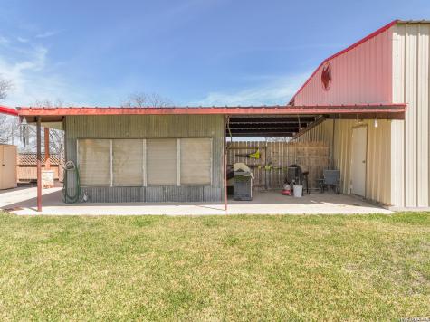 15980 County Road 582 Lacoste TX 78039