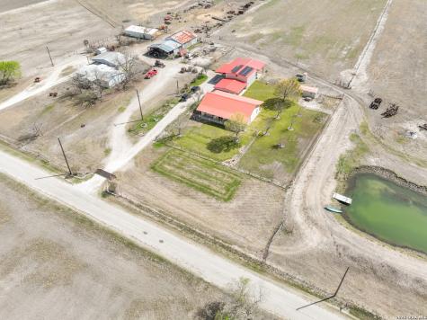 15980 County Road 582 Lacoste TX 78039