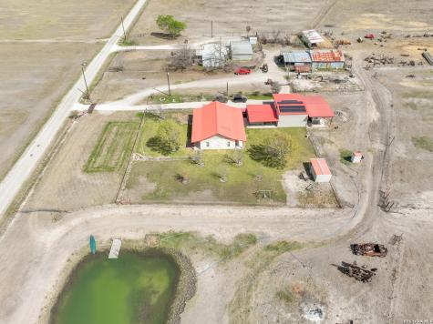 15980 County Road 582 Lacoste TX 78039