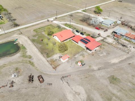 15980 County Road 582 Lacoste TX 78039