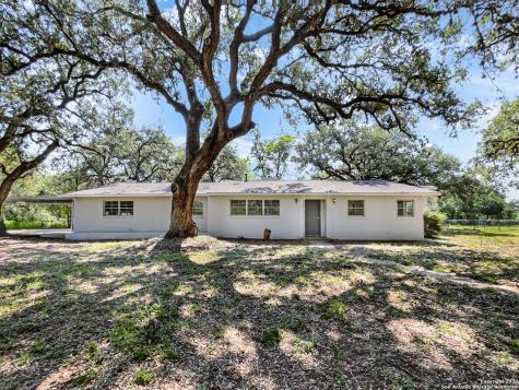 2612 2nd Street Pleasanton TX 78064