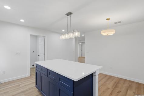1422 Kayton San Antonio TX 78210