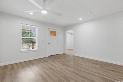 1422 Kayton San Antonio TX 78210