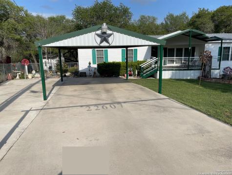 22607 Hickory Shadow Elmendorf TX 78112