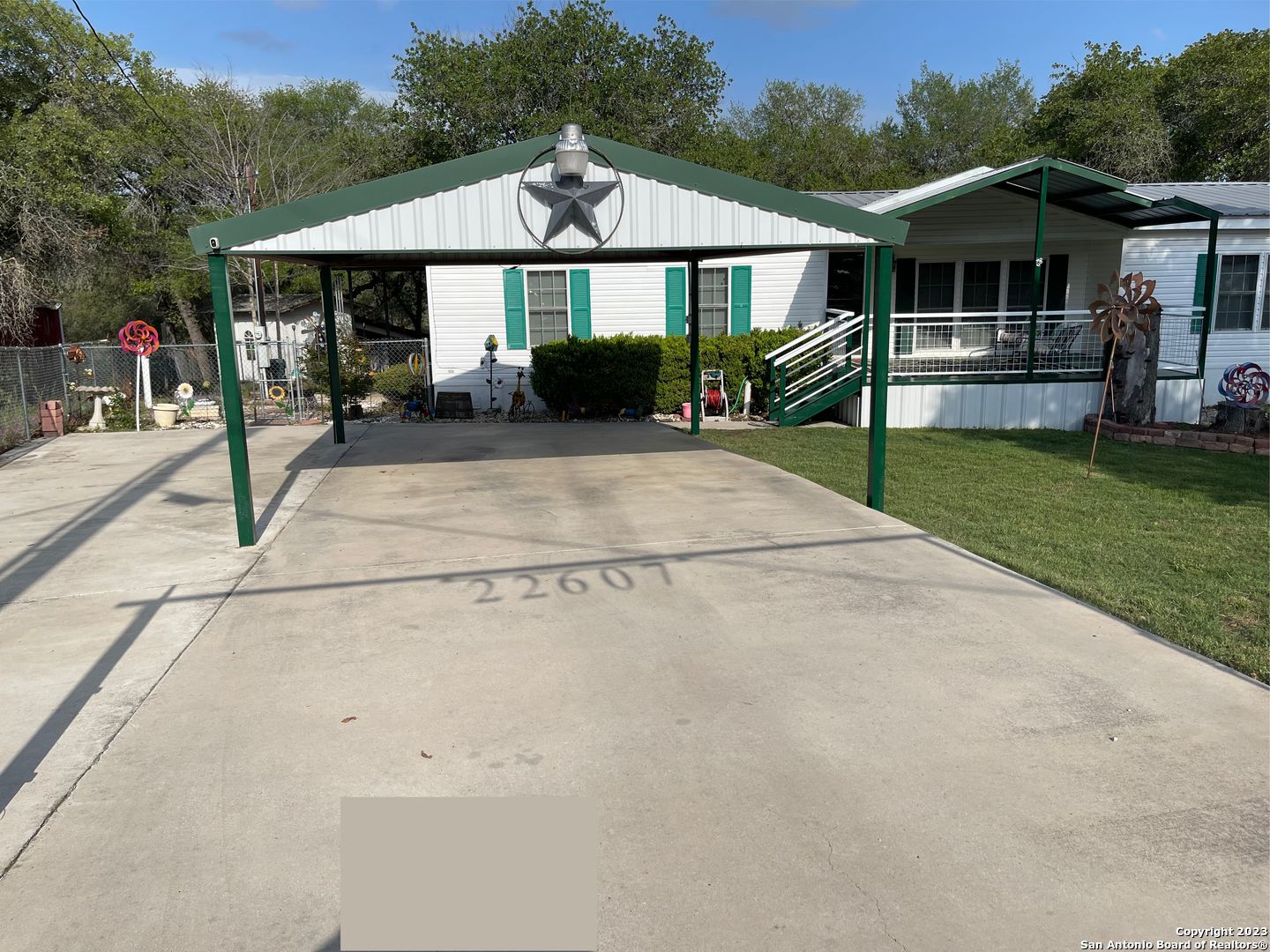 22607 Hickory Shadow Elmendorf TX 78112