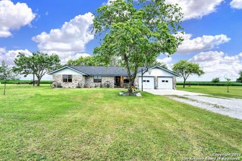 2778 County Road 225 Floresville TX 78114