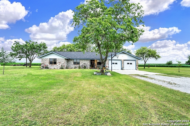 2778 County Road 225 Floresville TX 78114