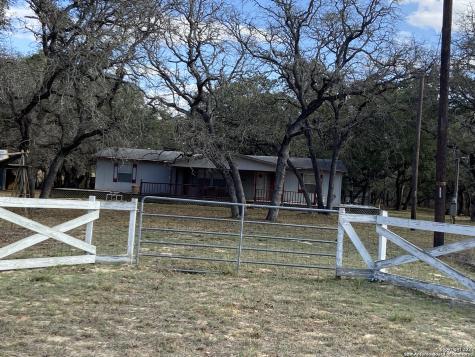 327 Shady Oaks Drive Floresville TX 78114