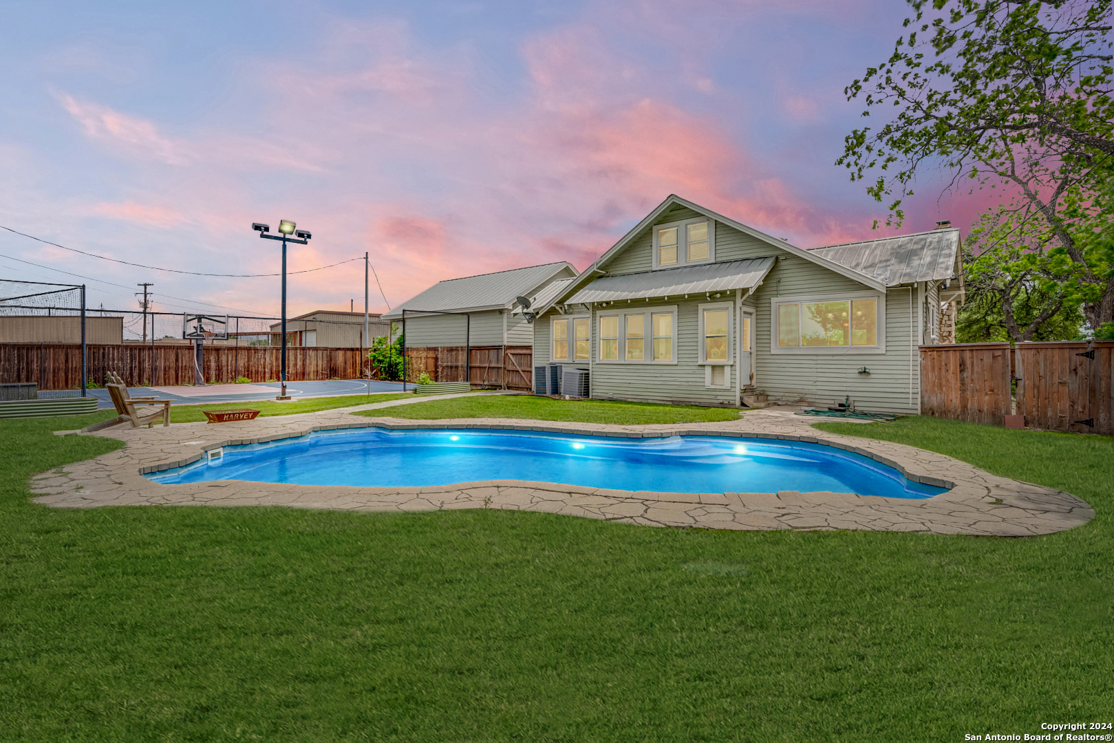 130 W Schulz Street Marion TX 78124