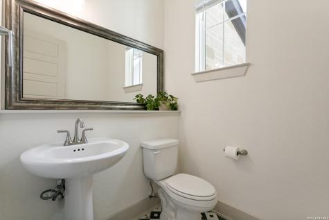 301 Vamanos Boerne TX 78006