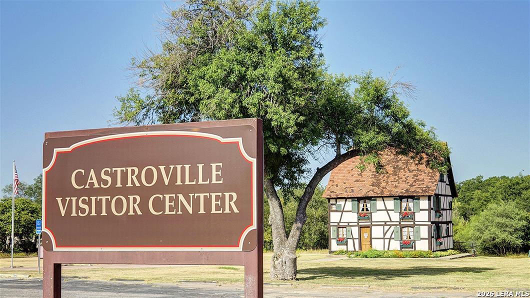 353 Lacey Oak Castroville TX 78009
