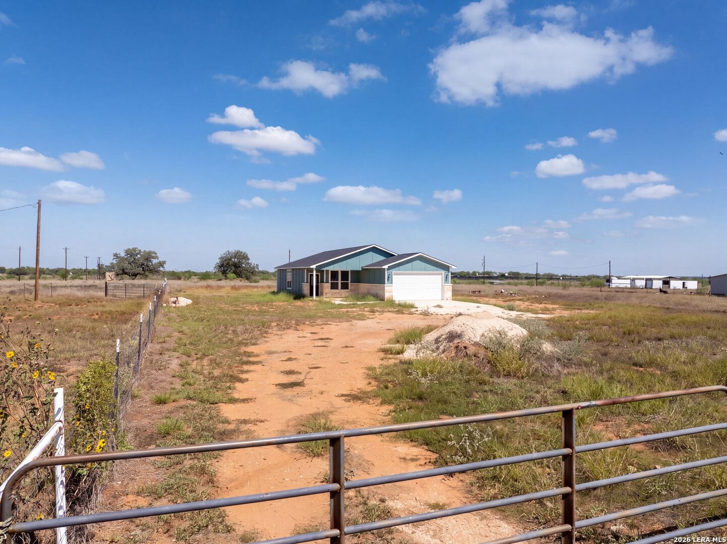 815 E Fm 462 Moore TX 78057