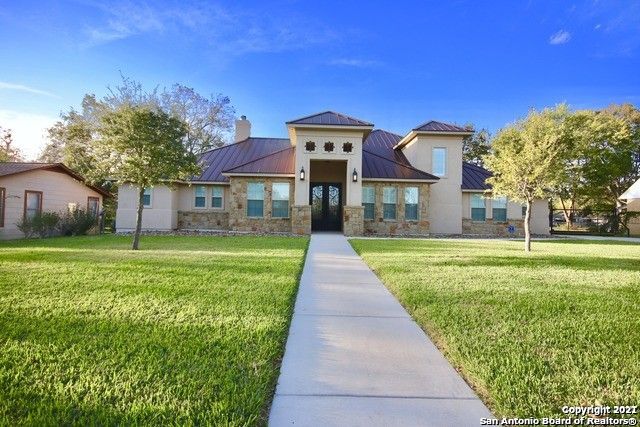 1309 E Street Floresville TX 78114
