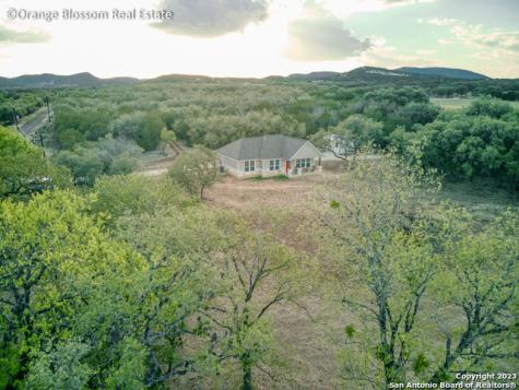 73 County Road 359 Utopia TX 78884