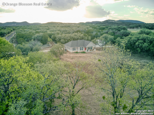 73 County Road 359 Utopia TX 78884