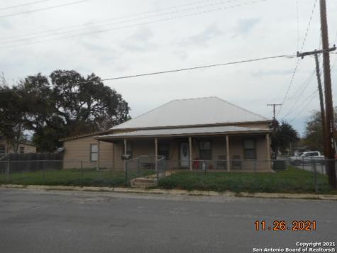 202 W Adams Street Pleasanton TX 78064