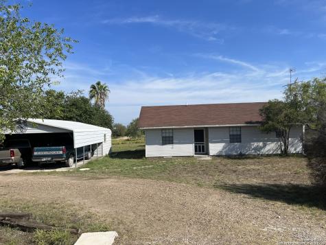 121 Lauryn Street Three Rivers TX 78071