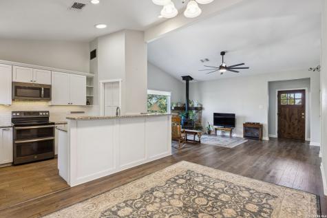515 Valley Ridge Canyon Lake TX 78133