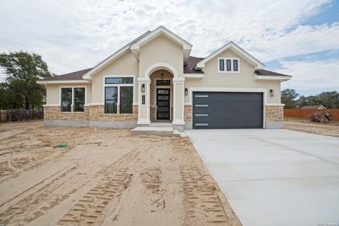 220 County Road 6864 Natalia TX 78059