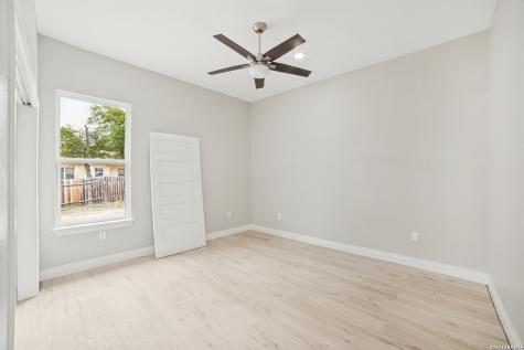 220 County Road 6864 Natalia TX 78059