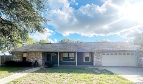 1323 Meadowlark Pleasanton TX 78064