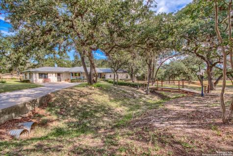 121 Woodcreek Drive La Vernia TX 78121