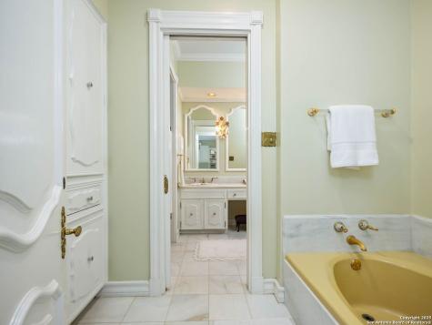 7 Lazy Hollow San Antonio TX 78230