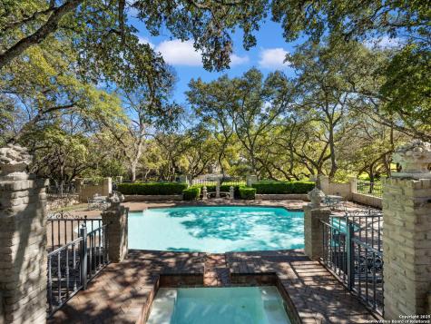 7 Lazy Hollow San Antonio TX 78230