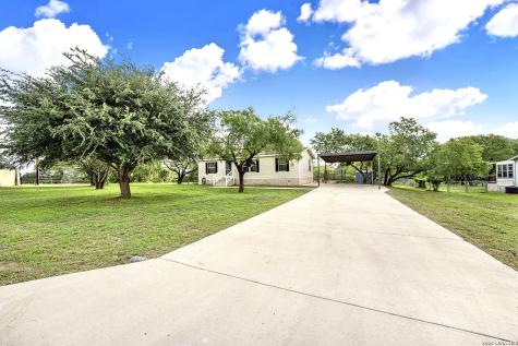 105 Pioneer Home Seguin TX 78155