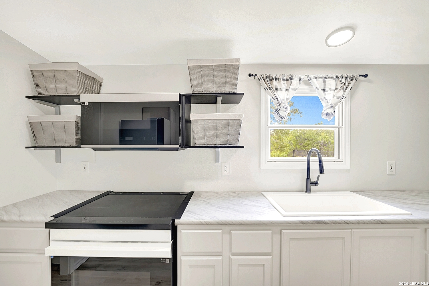 105 Pioneer Home Seguin TX 78155