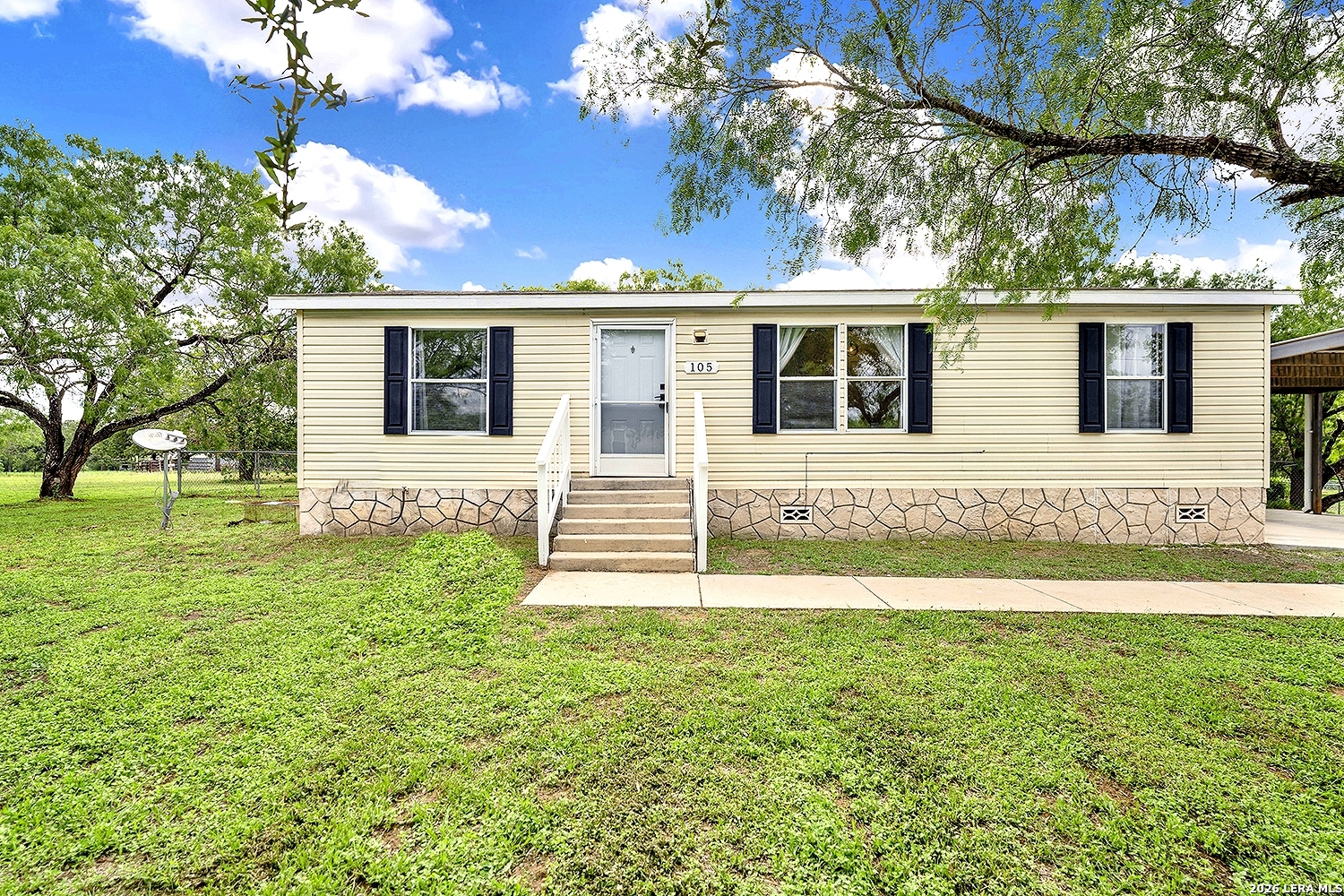 105 Pioneer Home Seguin TX 78155