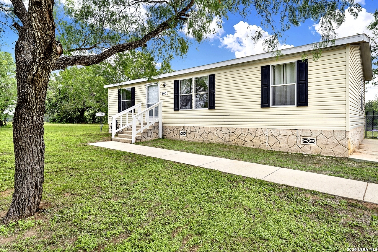 105 Pioneer Home Seguin TX 78155