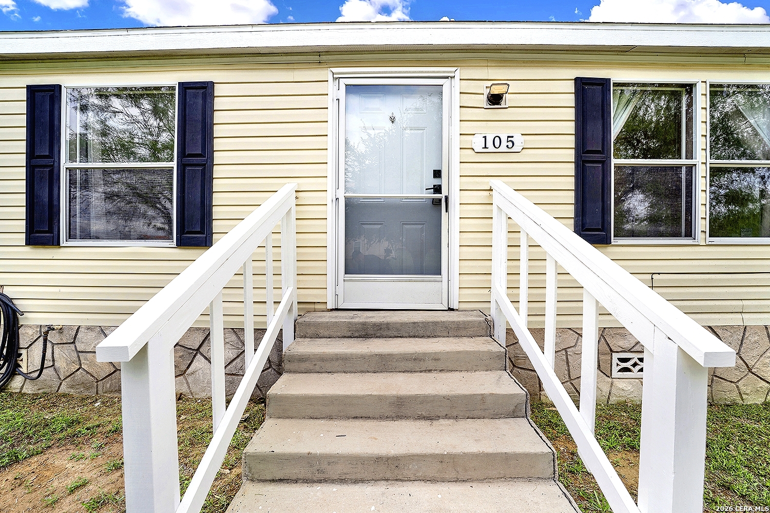 105 Pioneer Home Seguin TX 78155