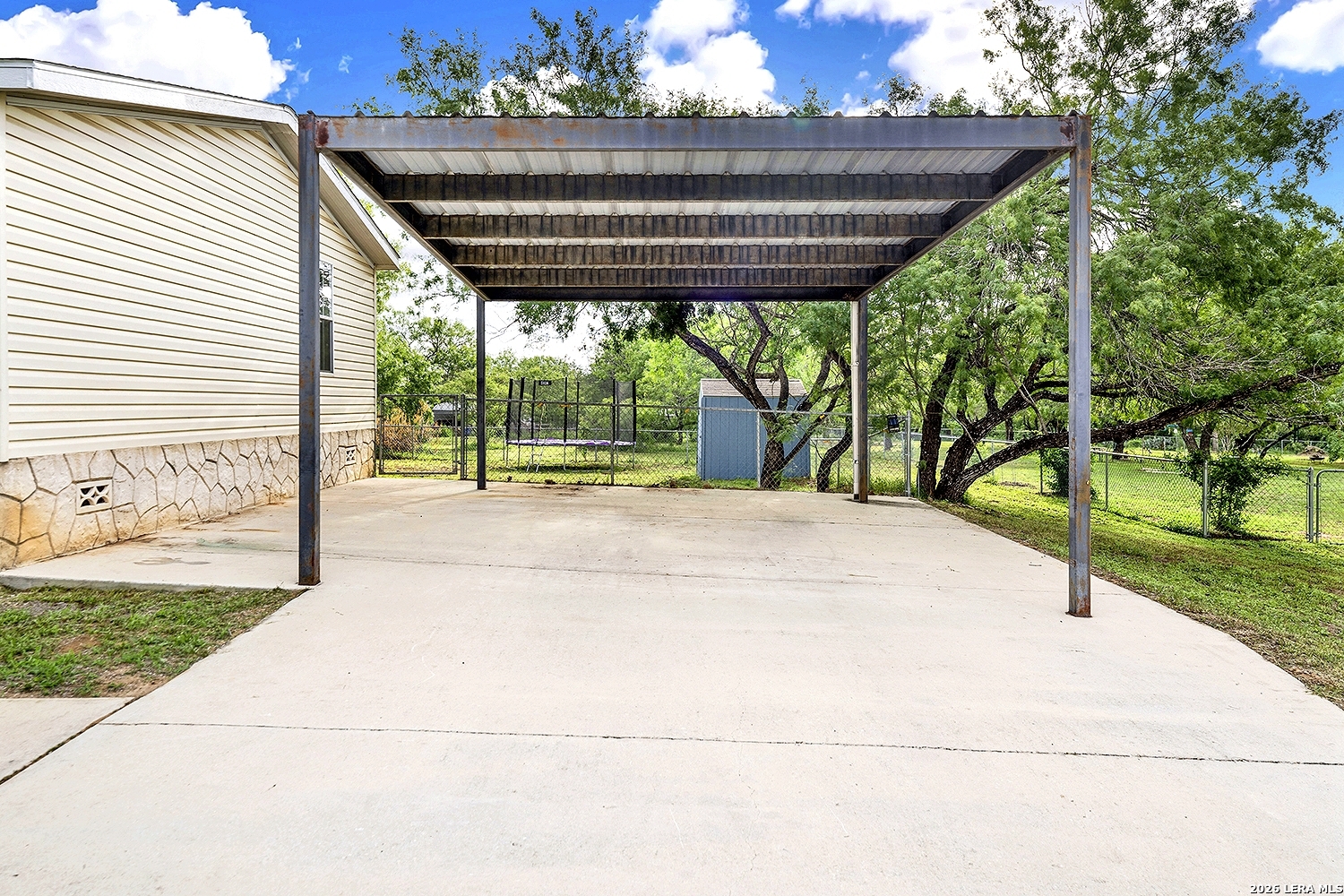105 Pioneer Home Seguin TX 78155