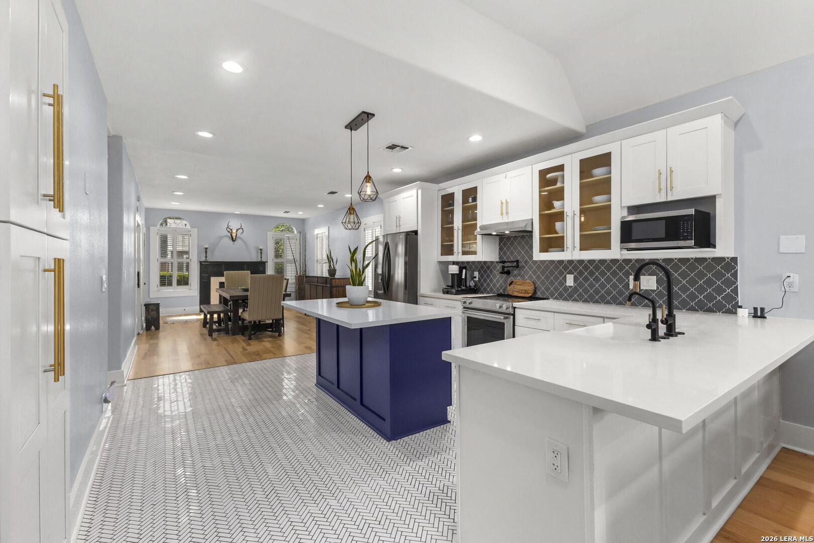 211 W Norwood Court San Antonio TX 78212