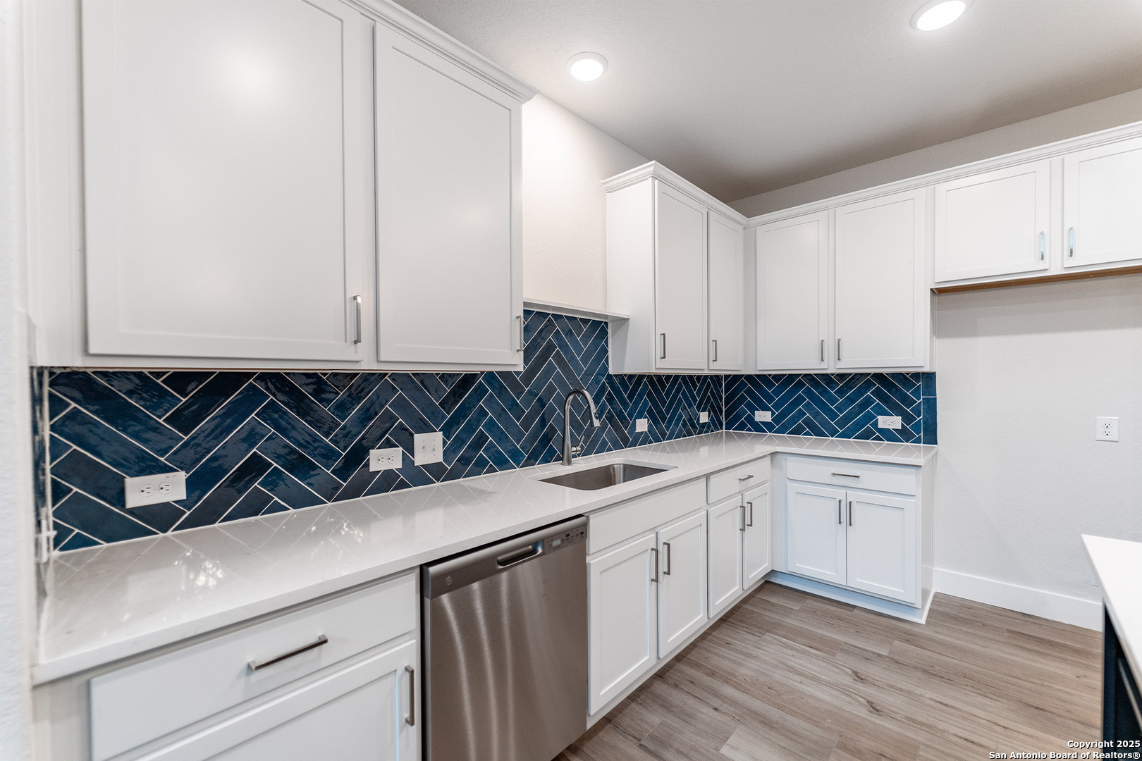 192 Ednie Lane Mico TX 78066