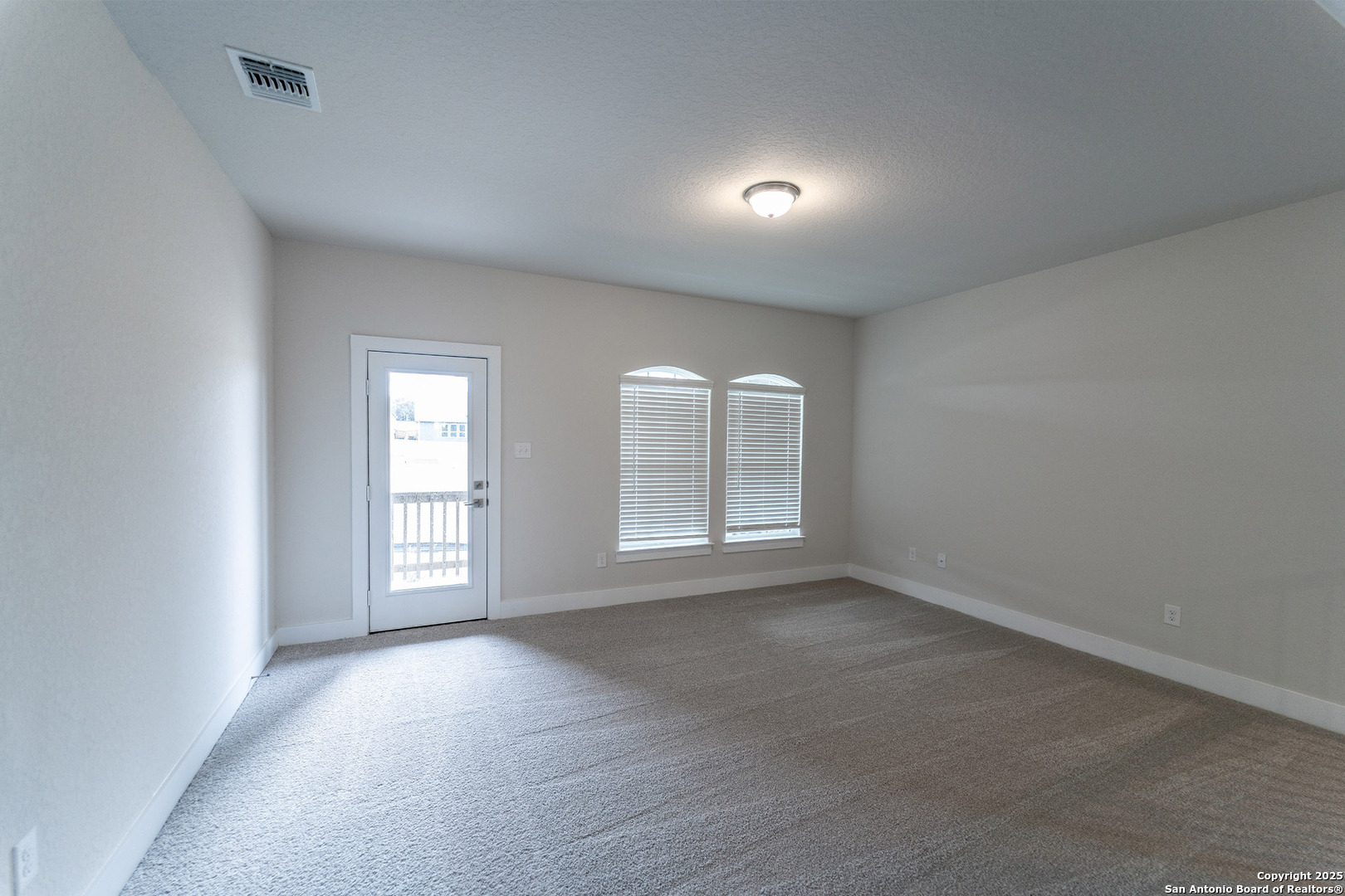 192 Ednie Lane Mico TX 78066