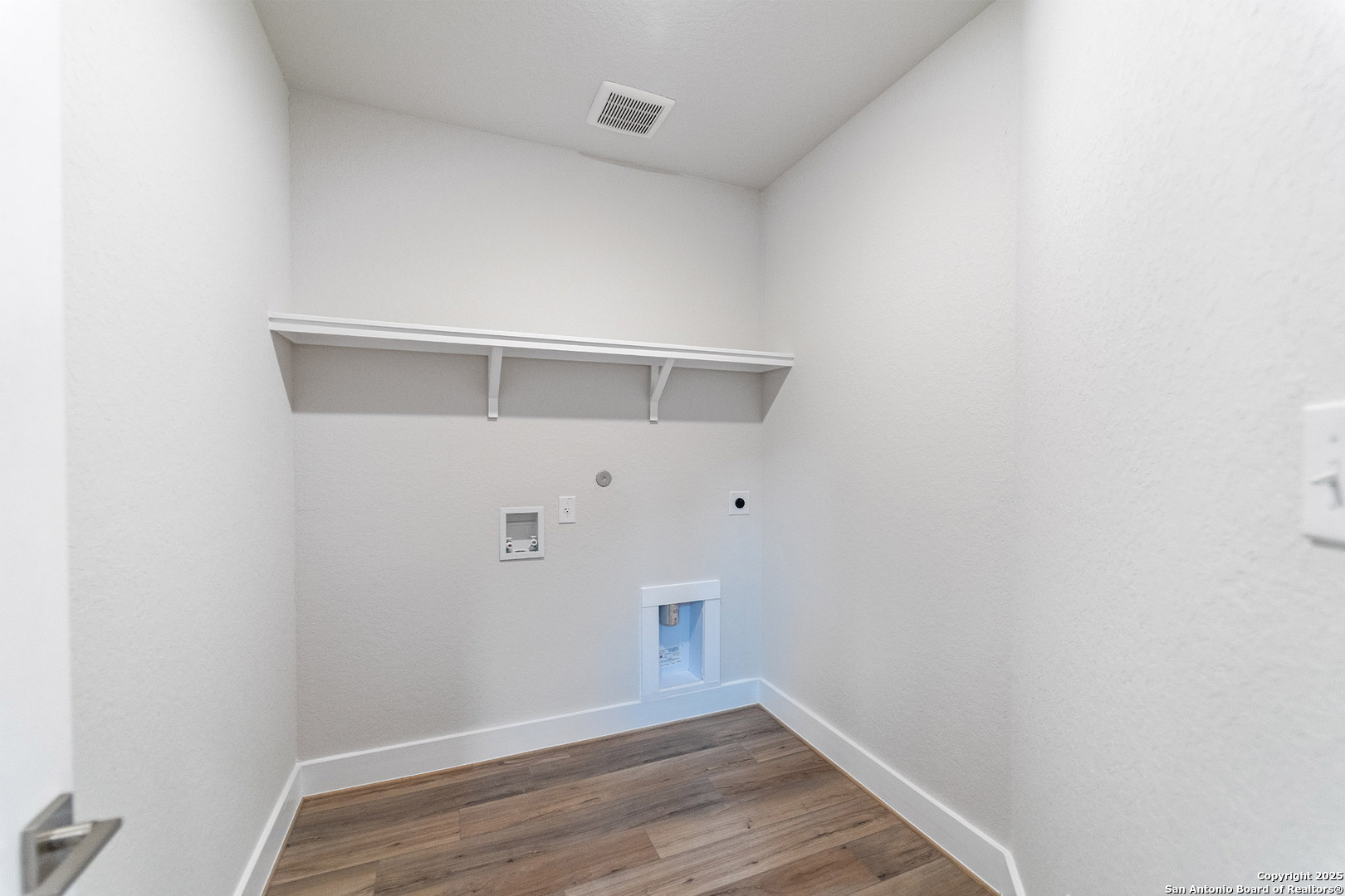 192 Ednie Lane Mico TX 78066