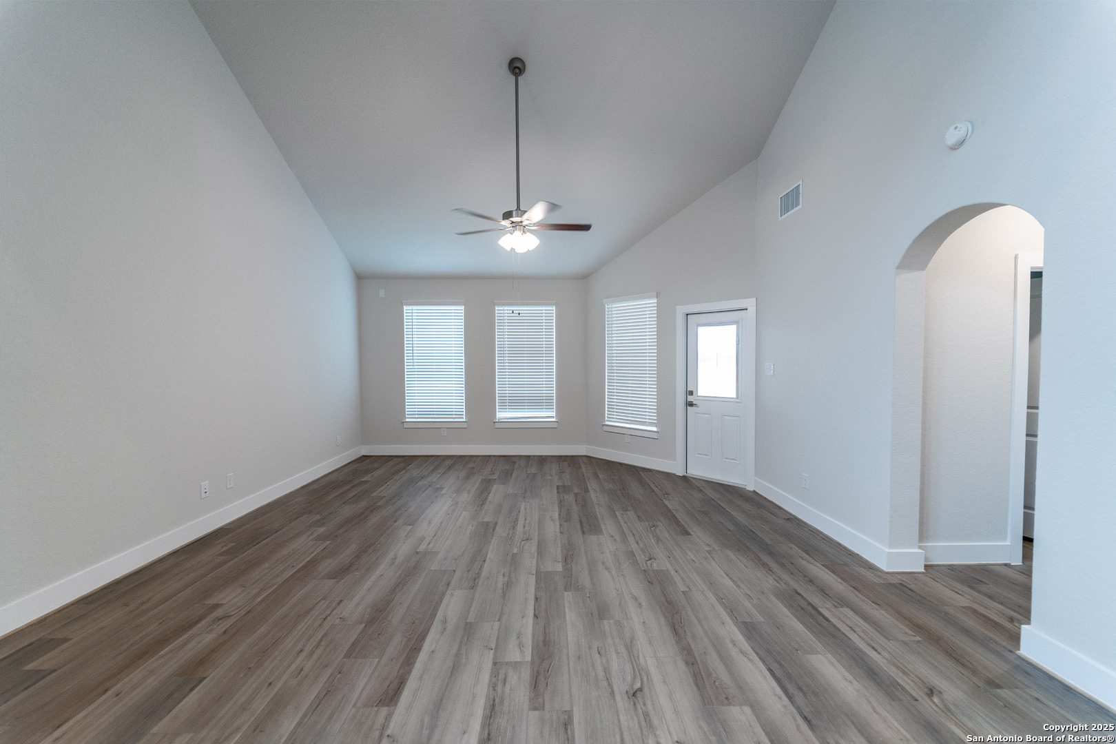 192 Ednie Lane Mico TX 78066